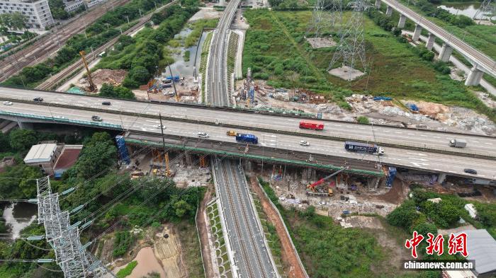 焦点平台注册：广州北二环改扩建工程全线首个现浇箱梁浇筑完成