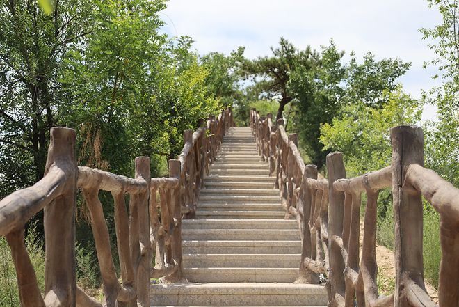 焦点娱乐主管：影子调查丨山西中阳残存明代城墙遭“拆旧建新”，墙砖被按废物丢弃