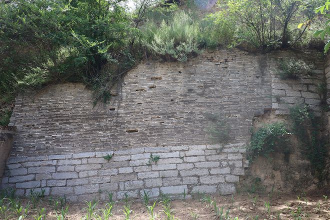 焦点娱乐主管：影子调查丨山西中阳残存明代城墙遭“拆旧建新”，墙砖被按废物丢弃